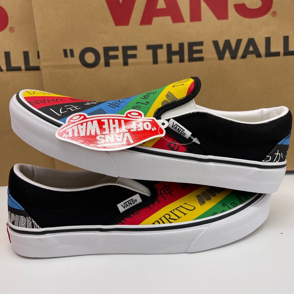 Vans WMNS Classic Slip-On (Vans
Spirit)Multi/True White Sneakers
VN0A4U38WK2 - Picture 13 of 16